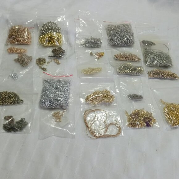 Many many many miscellaneous vintage and actual jewelry chains scraps and lenght - Picture 9 of 9